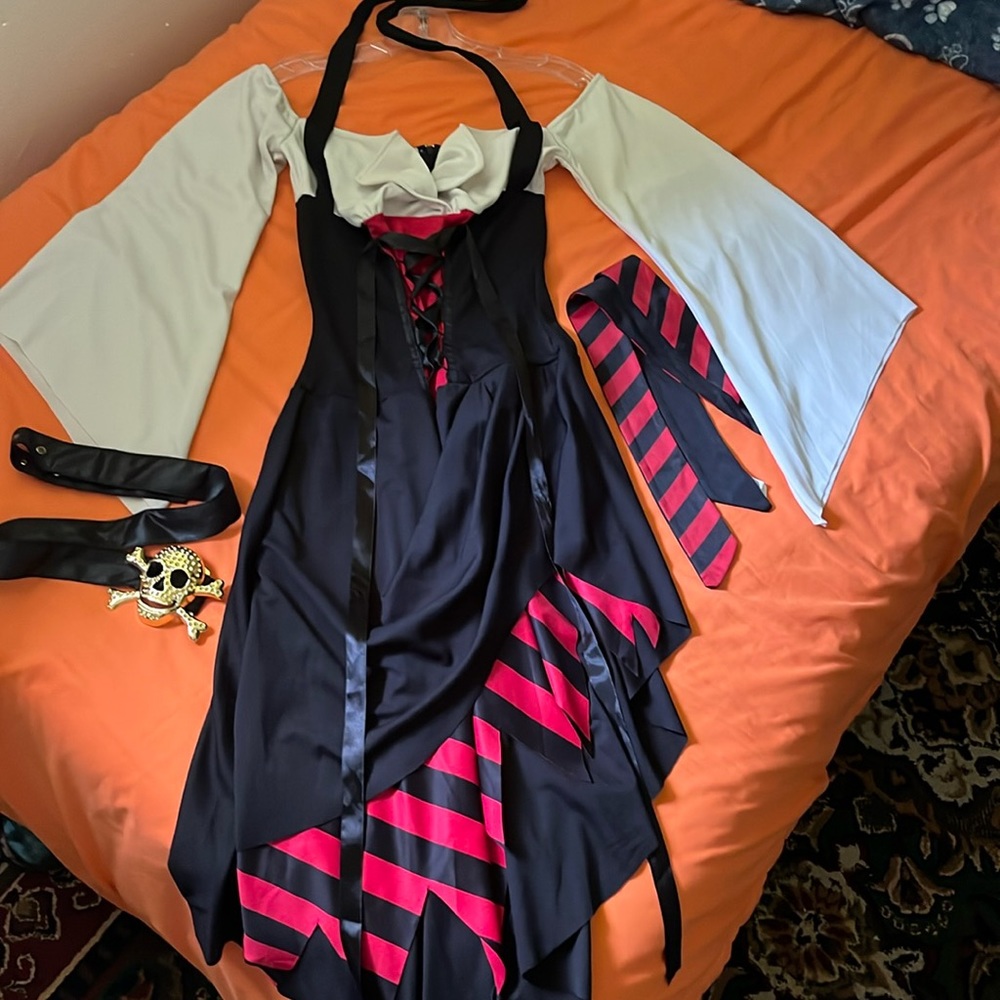 Woman’s pirate costume. Excellent condition.